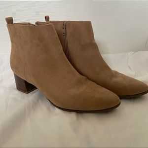 Old Navy Tan boots - size 8 1/2